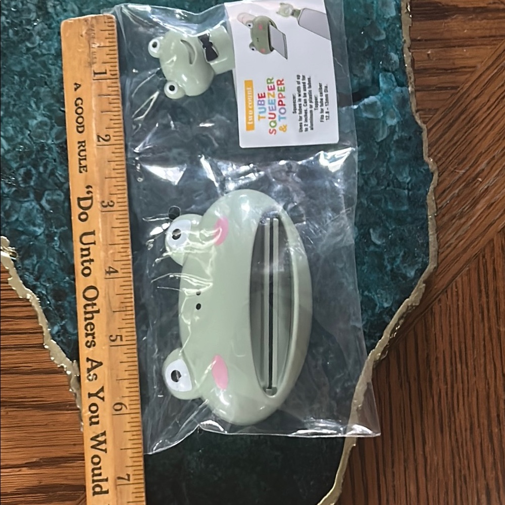 Frog Toothpaste Tube Squeezer and Topper - Picture 4 of 4